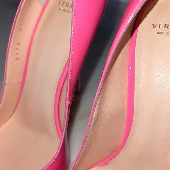 New Versace Pink Palazzo Medusa Patent Leather Pointed Toe Pump in Pink - Picture 12 of 17